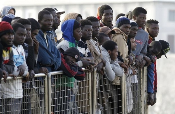 100 μετανάστες διασώθηκαν έπειτα από 12 ημέρες στην Μεσόγειο