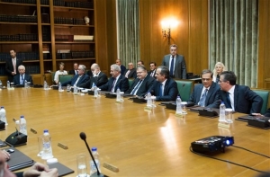 «Κωδικός τρόικα» για την κυβέρνηση - Απόλυτη προσήλωση για να κλείσει το κεφάλαιο δανειστές