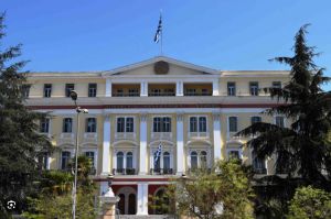 Θεσσαλονίκη: Μπογιές στα χρώματα της παλαιστινιακής σημαίας στο κτίριο του ΥΜΑΘ