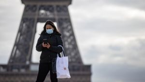 Γαλλία: Ανακοινώνει αύριο νέα περιοριστικά μέτρα κατά της Covid-19