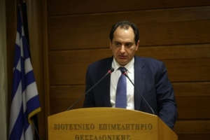 Σπίρτζης: Ψέματα τα περί κατάργησης του νόμου για τον βασικό μέτοχο