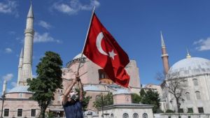 Τούρκος καθηγητής Ισλαμικής Θεολογίας κατά Ερντογάν: Θέλει να ταπεινώσει τους χριστιανούς