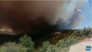 Αλβανία: Φωτιά σε χωριό, ορατή από την Κέρκυρα (video)