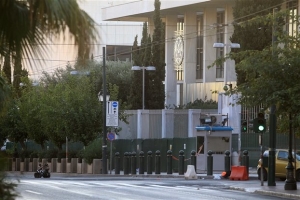 Λήξη συναγερμού για το ύποπτο δέμα έξω από την πρεσβεία των ΗΠΑ