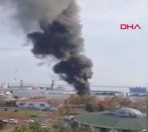 Τουρκία: Έκρηξη σε πετρελαιοφόρο πλοίο στη Σαμψούντα (vids)