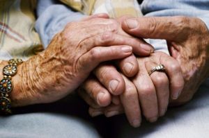 Έρευνα – ΗΠΑ: Περισσότεροι οι θάνατοι ηλικιωμένων σε μονάδες φροντίδας, με ανεμβολίαστοτς εργαζόμενους