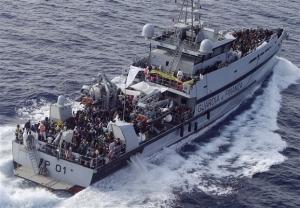 Εξι νεκροί ανοικτά της Σικελίας, φόβοι για νέο ναυάγιο με πρόσφυγες