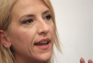 Δούρου προς Μητσοτάκη και Ντόρα: Παριστάνουν τους κήνσορες