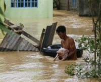 Φιλιππίνες: Πάνω στις στέγες οι πλημμυροπαθείς, περιμένουν βοήθεια