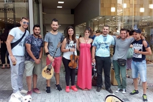 Μάγεψε την Ερμού η 14χρονη Πόντια βιολίστρια Μαριλένα Μιχαΐλοβιτς