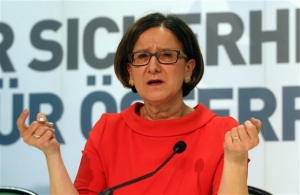 Αυστρία: Αποχωρεί από την κυβέρνηση η υπουργός Εσωτερικών Μικλ-Λάιτνερ