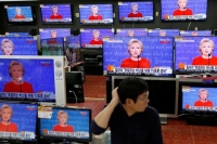 Και νικήτρια του πρώτου ντιμπέιτ είναι… η Χίλαρι Κλίντον