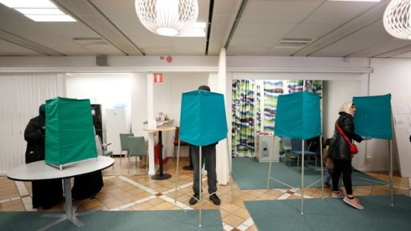 Σουηδία: Μάχη στήθος με στήθος στις σημερινές εκλογές