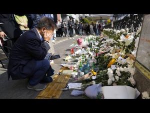 Νότια Κορέα: Χιλιάδες παρακολουθούν αγρυπνία για να τιμήσουν τα θύματα της ταραχής του Halloween