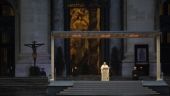 Θρήνος Πάπα σε μια έρημη πλατεία Αγίου Πέτρου: Μεγάλο σκότος κάλυψε τις πόλεις μας
