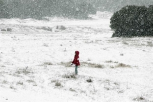 «Αγριεύει» ο καιρός, με χιόνια η άφιξη του 2015