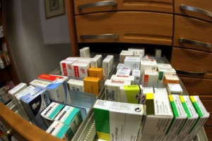 Φόβοι για αντικατάσταση φθηνών φαρμάκων με ακριβότερα