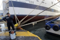 Δεμένα τα πλοία στα λιμάνια την Κυριακή