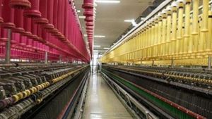 Αύξηση πωλήσεων ενδυμάτων στην Ελλάδα και πτώση εξαγωγών στο πρώτο εξάμηνο του 2024