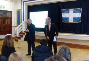 Σε ελληνικά σχολεία στο Λονδίνο ο Θ. Πελεγρίνης