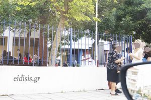 Συνωστισμός στο Αστυνομικό Μέγαρο Κιλκίς για να προλάβουν τα …τσιπάκια