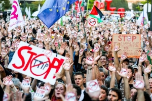 Η Ελλάδα ζήτησε προσωρινή αναστολή των διαπραγματεύσεων για την TTIP
