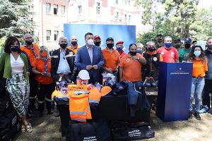 Εξοπλισμό και μέσα ατομικής προστασίας στα στελέχη και τους εθελοντές Πολιτικής Προστασίας της Κ. Μακεδονίας παρέδωσε ο Απ. Τζιτζικώστας