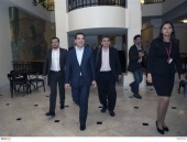 Εν αναμονή της κρίσιμης συνάντησης Τσίπρα-Μέρκελ-Ολάντ