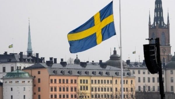 Υπογράφηκε από τη Σουηδία το αίτημα ένταξής της στο ΝΑΤΟ