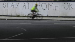 Έως τον Οκτώβριο θα πληρώνει η βρετανική κυβέρνηση το 80% του μισθού εργαζομένων υπό αργία