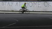 Έως τον Οκτώβριο θα πληρώνει η βρετανική κυβέρνηση το 80% του μισθού εργαζομένων υπό αργία