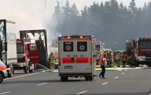 Γερμανία: Ενας νεκρός σε τροχαίο μεταξύ βελγικού λεωφορείου και φορτηγού
