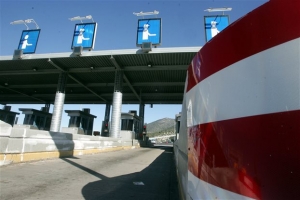 Δεν αυξάνονται τα διόδια στην Αττική Οδό για ΙΧ και μηχανές