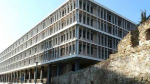 Θεσσαλονίκη: Συμβολική διαμαρτυρία δικηγόρων μπροστά από το Δικαστικό Μέγαρο, για την υπολειτουργία λόγω πανδημίας