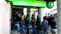 Μαύρα σύννεφα πάνω από την πορτογαλική οικονομία