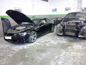 Εξαρθρώθηκε σπείρα που έκλεβε πολυτελή αυτοκίνητα