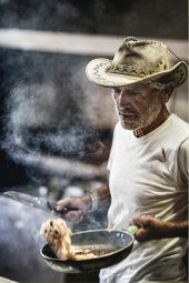 Ο Θεόφιλος της Βάθης (Ραγιάν) και της ποντιακής κουζίνας