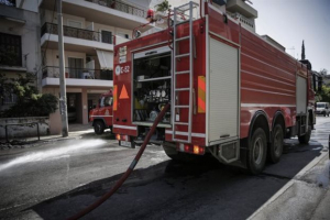 Πυρπόλησαν αυτοκίνητα και μηχανές στα Κάτω Πατήσια