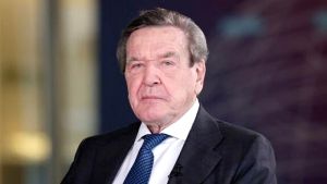 Σφοδρές αντιδράσεις για τον Γκέρχαρντ Σρέντερ ως διαμεσολαβητή στο Ουκρανικό