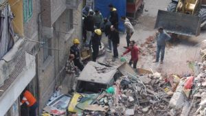 Νεκρός και 7 τραυματίες από κατάρρευση κτιρίου στο Κάιρο