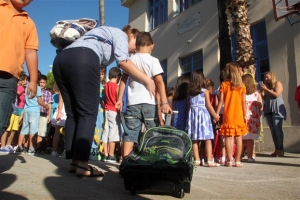 Ψαλίδι σε νηπιαγωγεία, ολοήμερα μετά το μπλόκο στις προσλήψεις