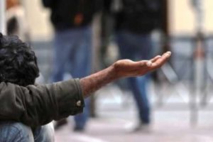 Η επαιτεία είναι διάχυτη στους δρόμους