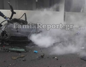 Πόρσε καρφώθηκε σε οικογενειακό ΙΧ σε πάρκινγκ της εθνικής, 4 νεκροί