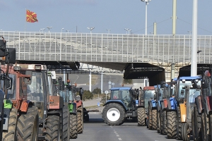 Μεταξύ κούρασης και απόγνωσης οι αγρότες
