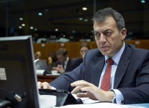 Βρούτσης : Ποτέ δεν ζητήθηκε να μειωθούν οι συντάξεις