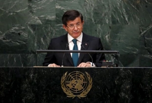 Νταβούτογλου: Να γίνουν τρείς μεγάλοι καταυλισμοί προσφύγων στη Συρία