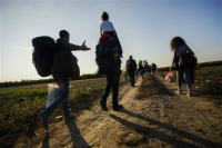 Στα δικαστήρια ο Ορμπάν για τους πρόσφυγες - Δείχνει την Ελλάδα