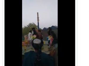 Αφγανιστάν – Εικόνες προκαλούν αμηχανία: Ταλιμπάν διασκεδάζουν σε λούνα παρκ μετά την επάνοδό τους (vids)