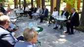 Οι λοιμωξιολόγοι στον προεδρικό Κήπο - Τι είπε η Σακελλαροπούλου για τον Τσιόδρα (pics)