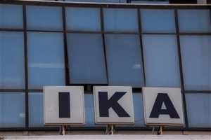 Ζάκυνθος: Έσπασε μαινόμενος τη τζαμαρία του ΙΚΑ και τραυμάτισε υπάλληλο